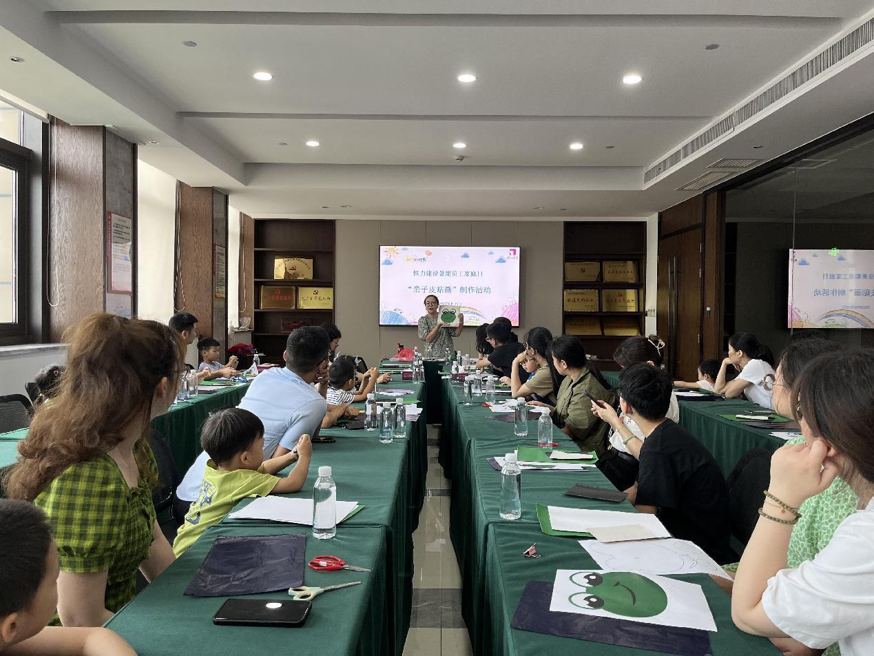 学习皮贴艺术    传承非遗文化 —jinnian金年会开展暑期员工家庭日活动